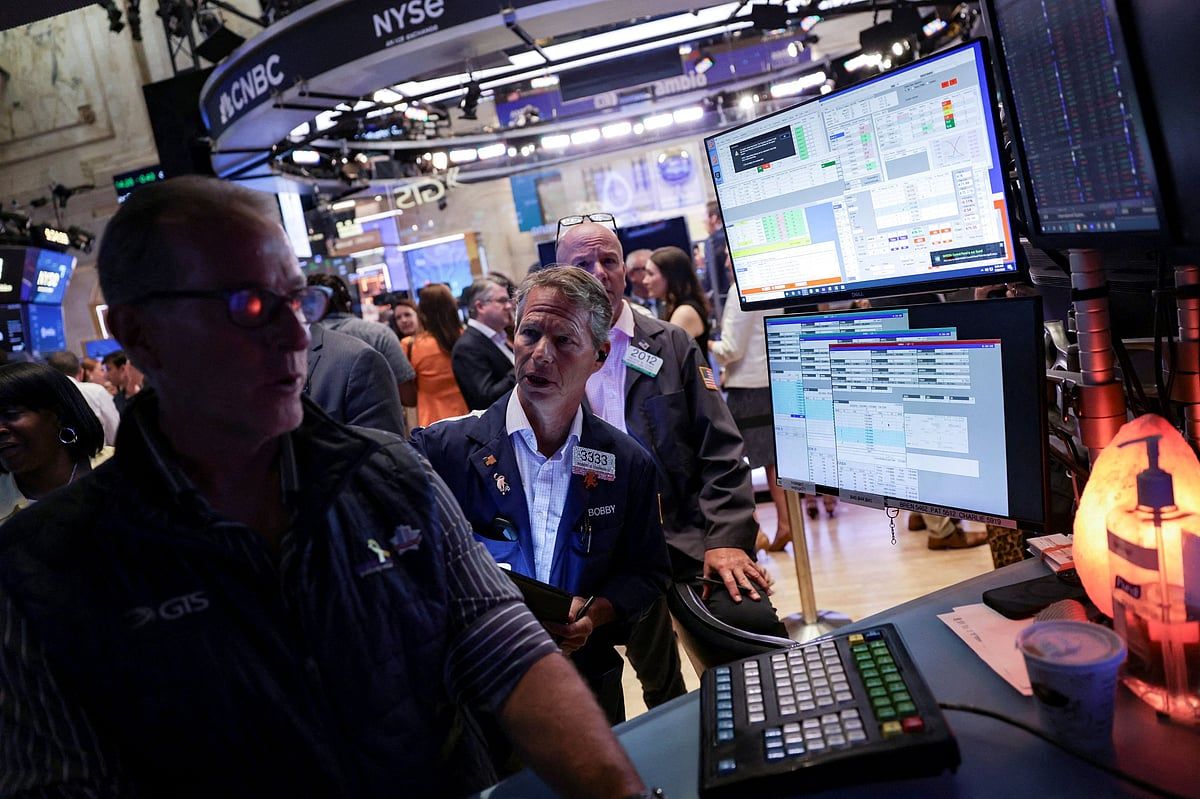 Wall Street, iş Revizyonları Faiz İndirimi Bahislerini Sağlam Tuttuktan Sonra Rekor Seviyelere Yakın Duraklar