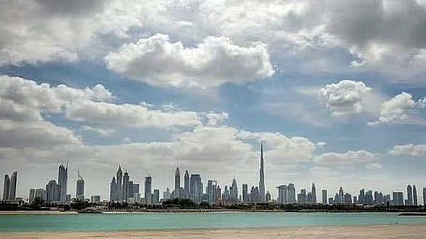 Yarın BAE Hava Durumu: Parçalı Bulutlu Gökyüzü; Dubai, Abu Dabi Sıcaklıkları 40 ° C'ye Ulaşacak
