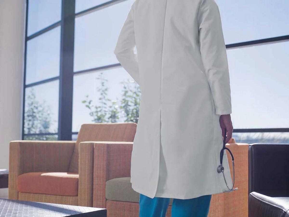 Abu Dabi: Doktor Ödenmemiş Ücretler Üzerinden 318.690 Dh'yi Kazandı, iş anlaşmazlığında Bahşiş
