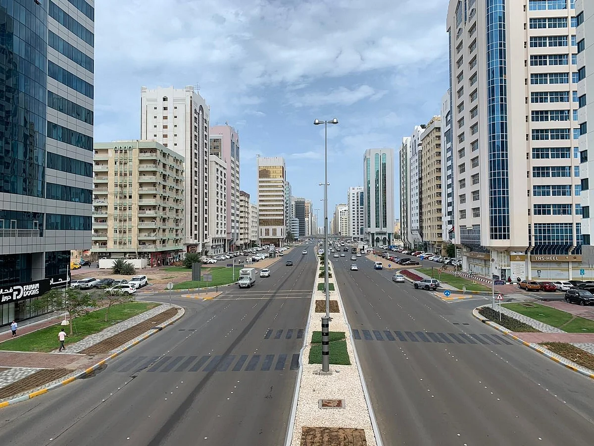 Abu Dabi, Ekim Ayında 10 Gün boyunca Kısmi Yolun Kapandığını Duyurdu