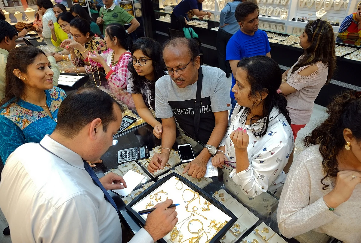 Altın Rekor Seviyelerde Parlıyor, Ancak Dubai'deki Diwali Alıcıları Stratejik Hale Geliyor