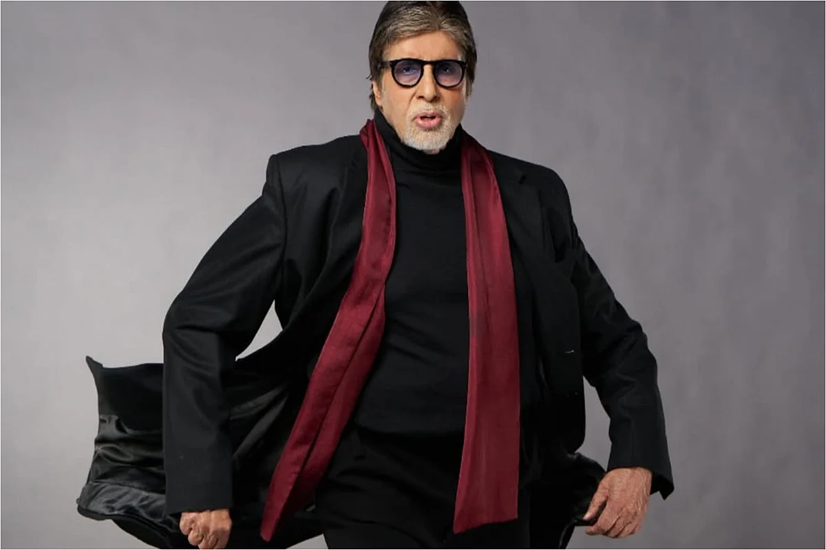 Amitabh Bachchan Dönüyor 83, Hayranlar Doğum Gününü Kutlamak için Mumbai Evinin Dışında Toplanıyor