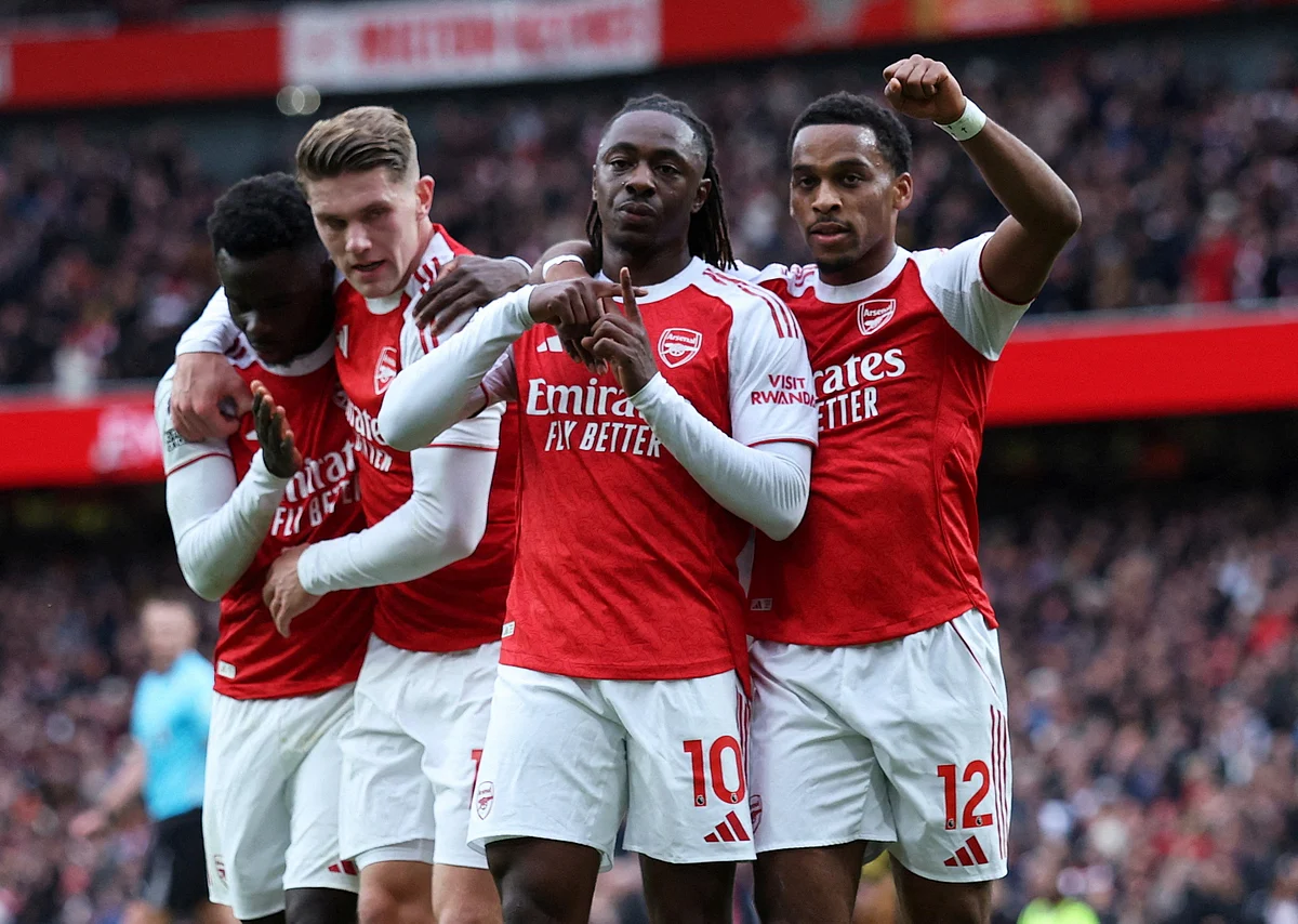 Arsenal, Man City'nin Villa'da Kaybettiği Premier Lig Liderliğini Uzattı