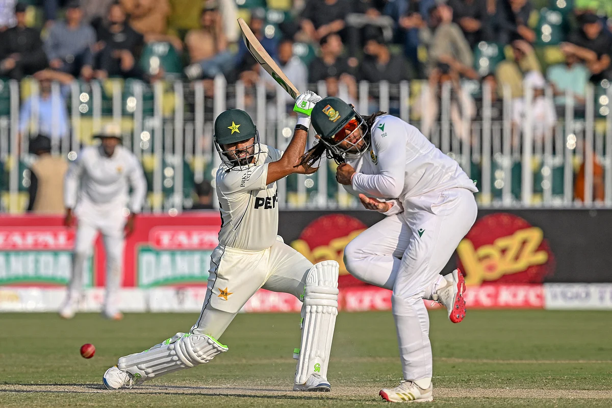 Babar Azam, Güney Afrika ile Seri Seviye Galibiyeti Arasında Duruyor