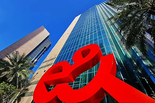 BAE: E & Money, Hesap Bağlamaya ve Anında Para Çekmeye İzin Vermek için Paypal ile Ortaklık Kurdu