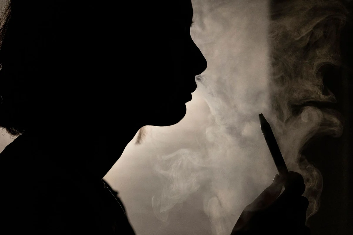 BAE Etkileyicileri Gizli Vape veya Sigara Ürünü Promosyonlarına Karşı Uyardı