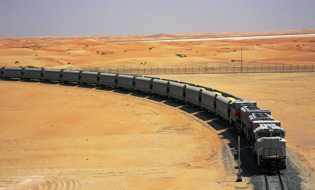 BAE, Gümrük Süresini Kısaltmak için Yeni Abu Dabi-Fujairah Gümrüklü Demiryolu Koridorunu Başlattı