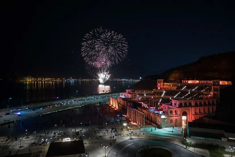 BAE: Khor Fakkan Amfitiyatrosu 29 Kasım'da Eid Al Etihad Konserine Ev Sahipliği Yapacak