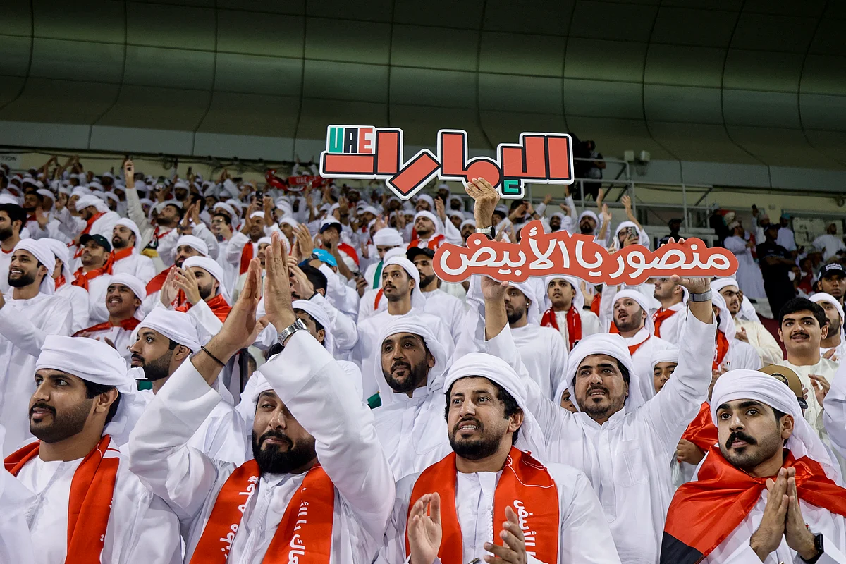 Bakın: BAE Taraftarları, Katar ile Wc Elemeleri Öncesinde Doha Stadyumu'nda Yürürlüğe Girdi