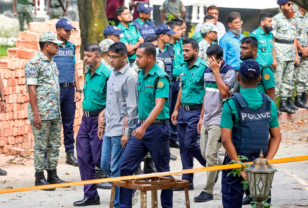 Bangladeş Mahkemesi, Ordu Subaylarını Dönüm Noktası Davası Nedeniyle Gözaltına Aldı