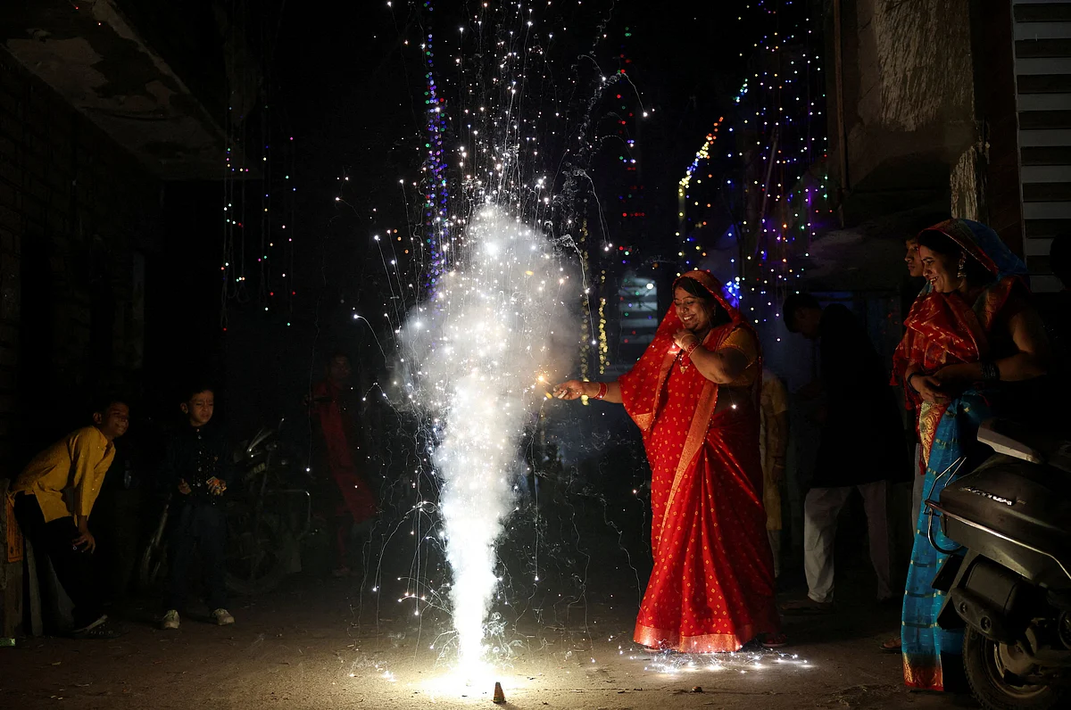 Delhi Hava Kalitesi, Diwali Havai Fişeklerinden Sonra Dünyanın En Yüksek 'Tehlikeli' Seviyelerine Ulaştı