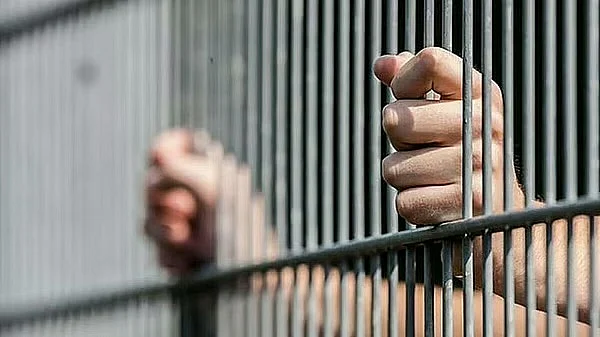 Dubai: Geceleri Uyuşturucu Kazarken Yakalandıktan Sonra iki adam Hapse Atıldı