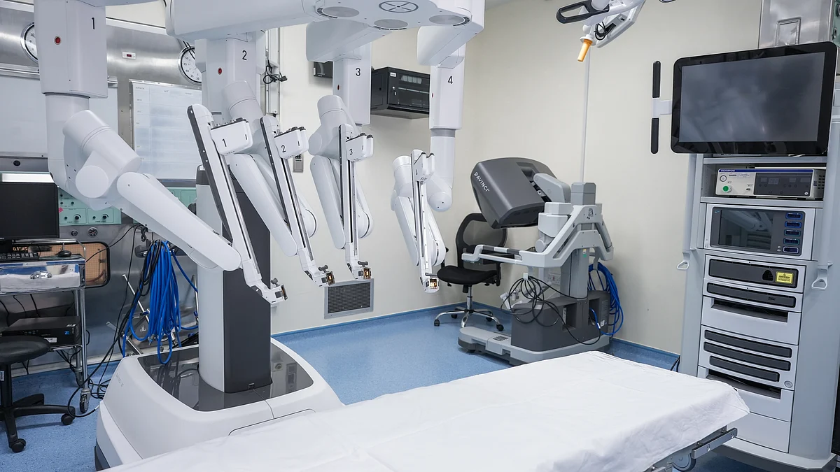 Dubai Hastanesi'nde 3 Yılda 145'in Üzerinde Başarılı Robotik Ameliyat Gerçekleştirildi