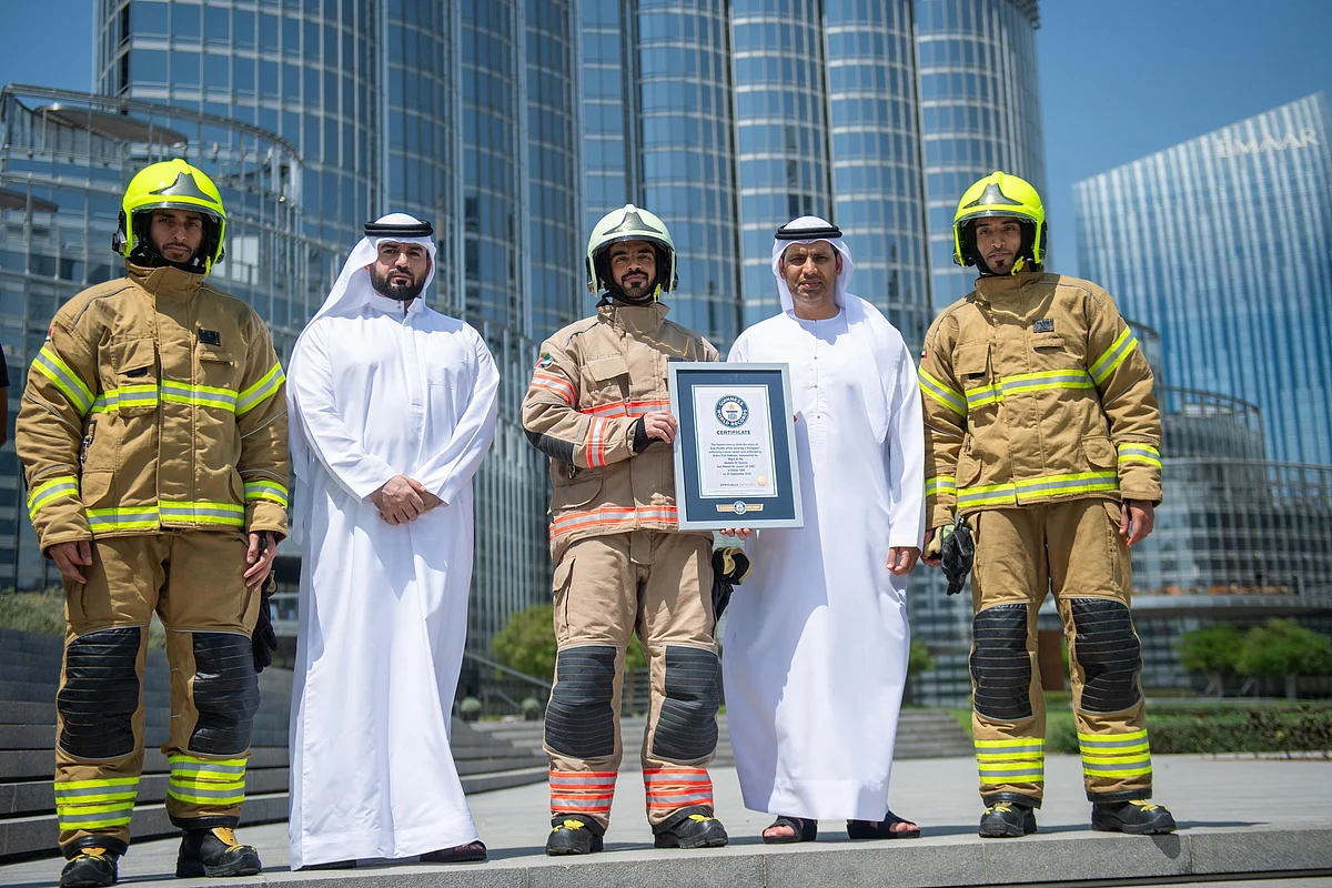 Dubai İtfaiyecileri, Guinness Dünya Rekorunu Kırmak için Burç Halife'yi Bir Saatten Daha Kısa Sürede Ölçeklendirdi