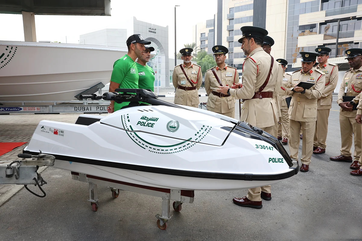 Dubai Polisi Sahil Boyunca Güvenliği Artırmak için Sahil Devriyeleri Başlattı