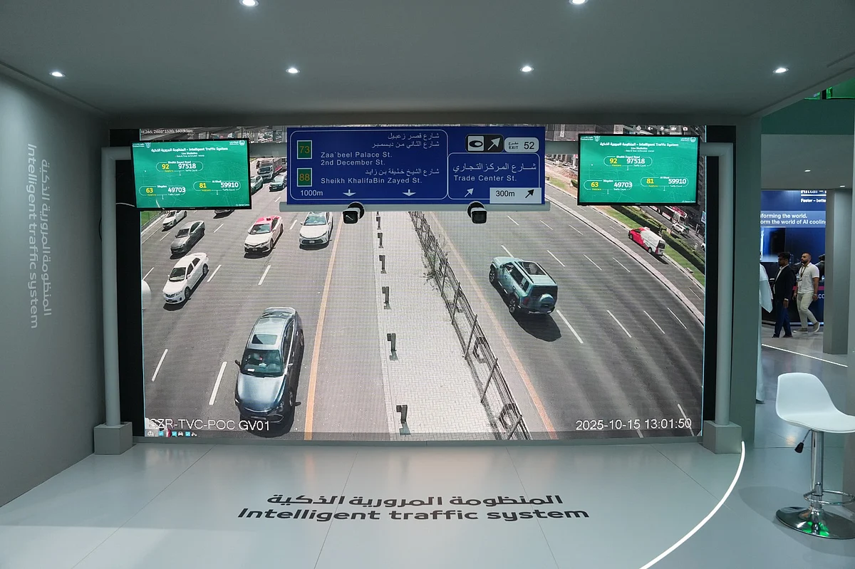 Dubai Polisinin Emniyet Kemeri ve Cep Telefonu İhlallerini Tespit Etmek için Yeni Aı Trafik Sistemi