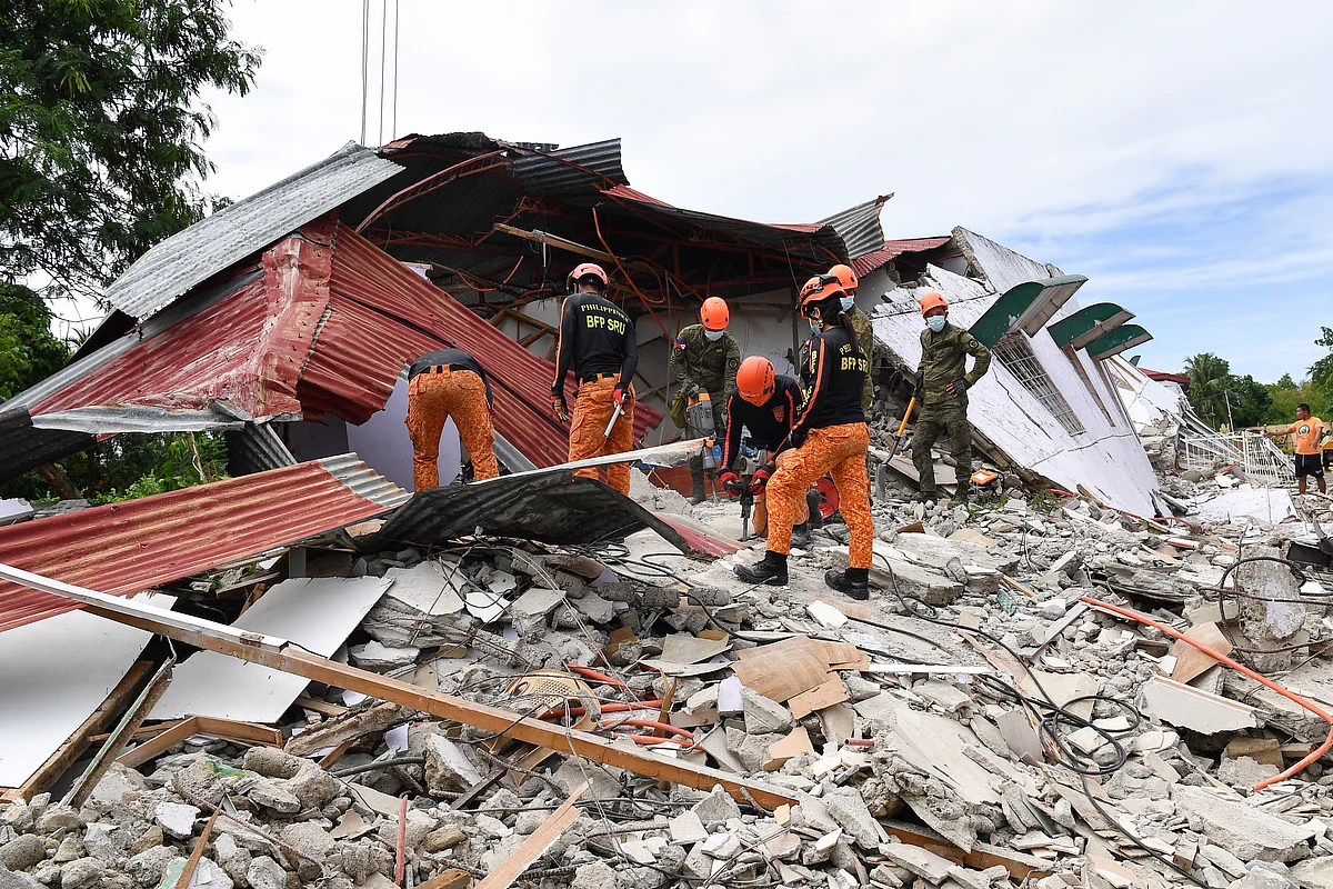 Filipin Depreminde Arama Çalışmaları Sürerken Ölü Sayısı 72'ye Yükseldi