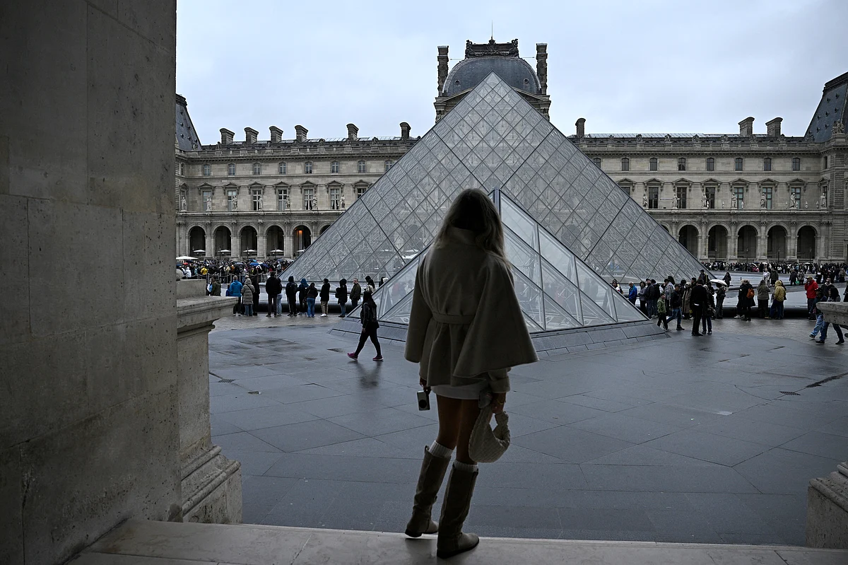 Fransa: Louvre ikinci Gün Kapandı; Polis Gün ışığı Soygunundan Sonra Hırsızları Avladı