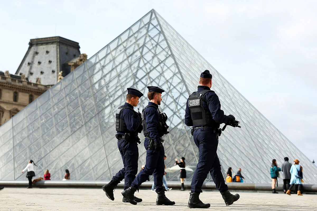 Fransa'daki Louvre Mücevher Soygunu Nedeniyle Üçüncü Şüpheli Tutuklandı