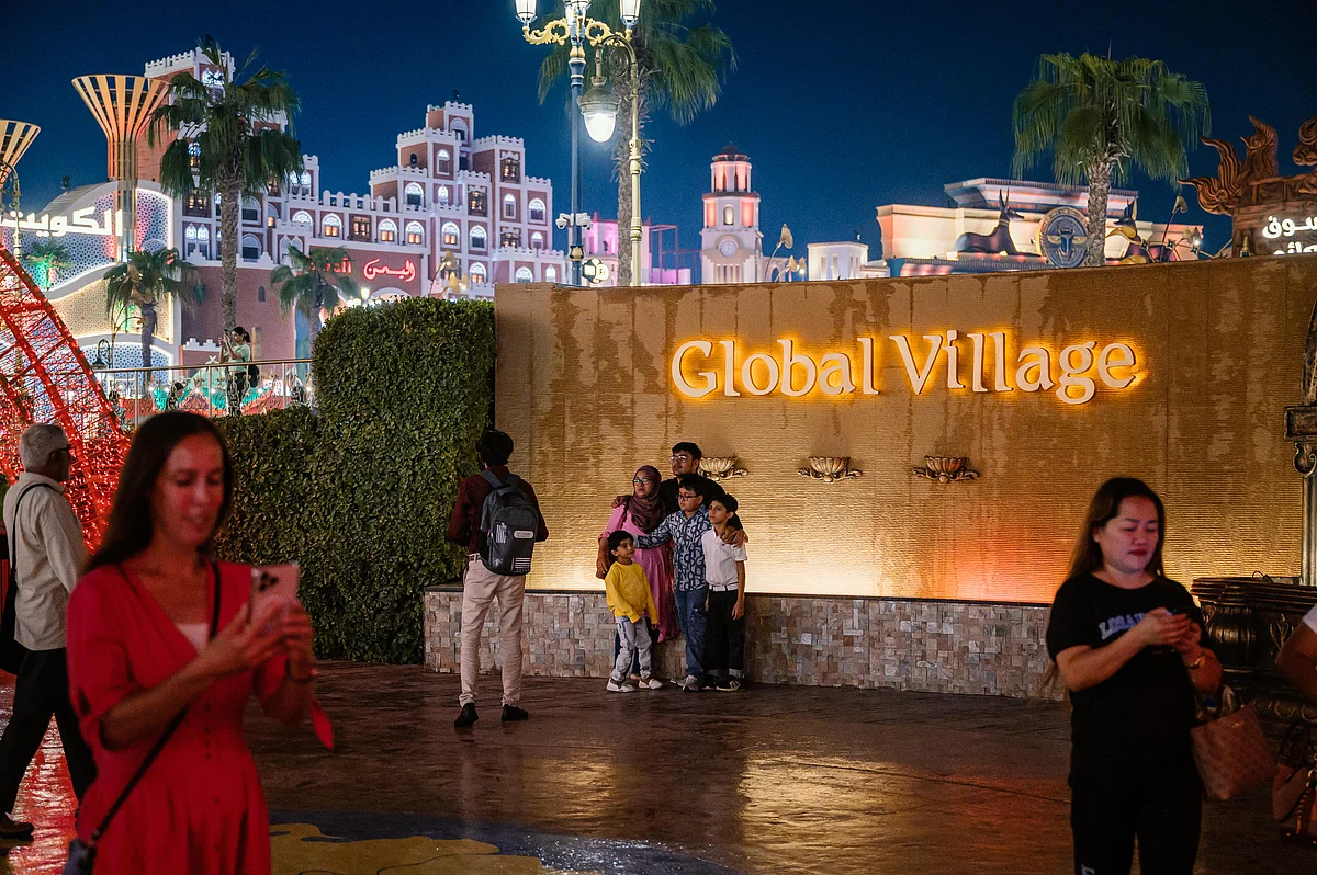 Global Village 30. Sezon Başlıyor: Aileler Uzun Süre Bekledikten Sonra Pavyonların, Yemek Tezgahlarının Tadını Çıkarıyor
