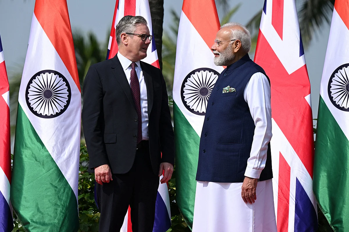 Hindistan Başbakanı Modi, Mumbai'de İngiltere Başbakanı Keir Starmer ile Görüştü