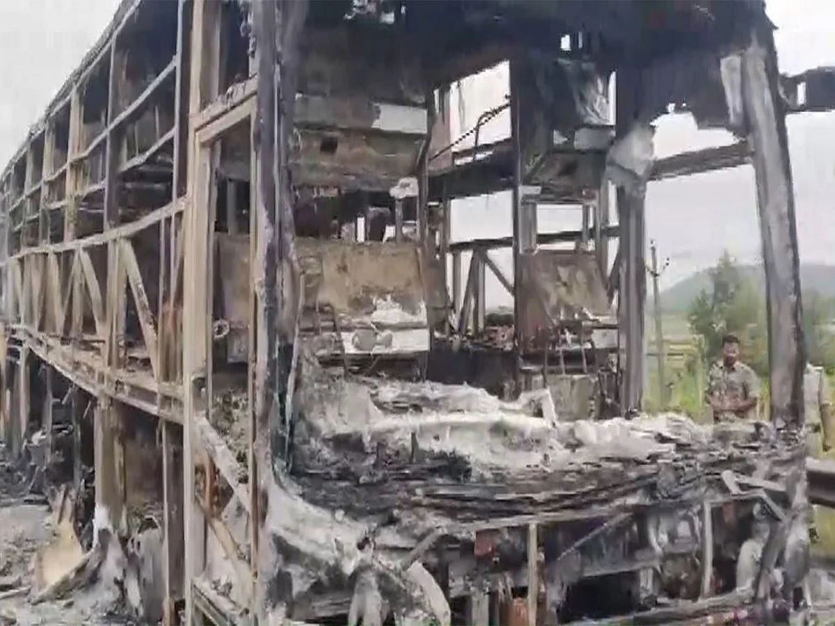Hindistan: Otobüs Çarpışması Yangını, Bengaluru ile Haydarabad Arasındaki Rotada 20 Kişiyi Öldürdü