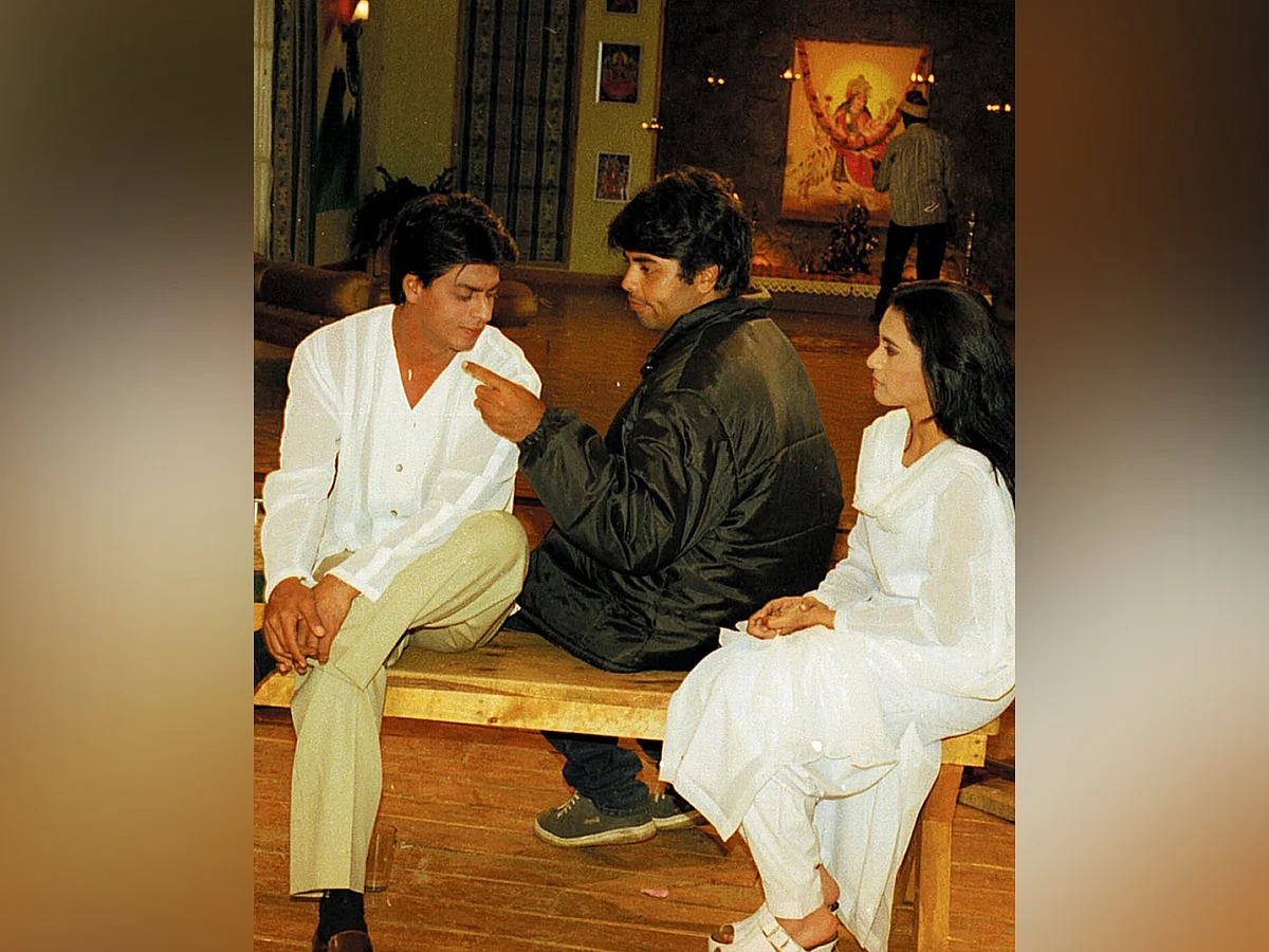Karan Johar, 'Kuch Kuch Hota Hai' Setinden Görünmeyen Resimleri Paylaşıyor