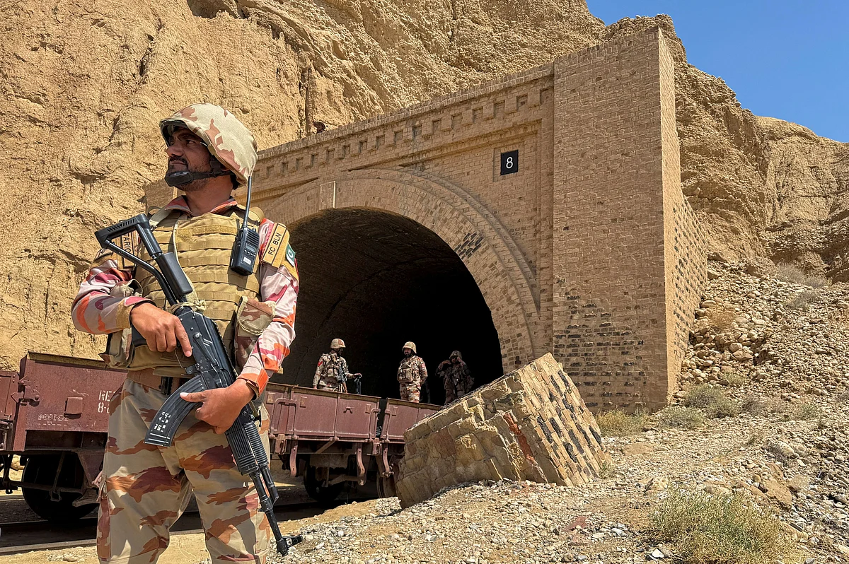 Kaynaklara Göre, Militanlar tarafından Pusuda Öldürülen On Bir Pakistan Askeri