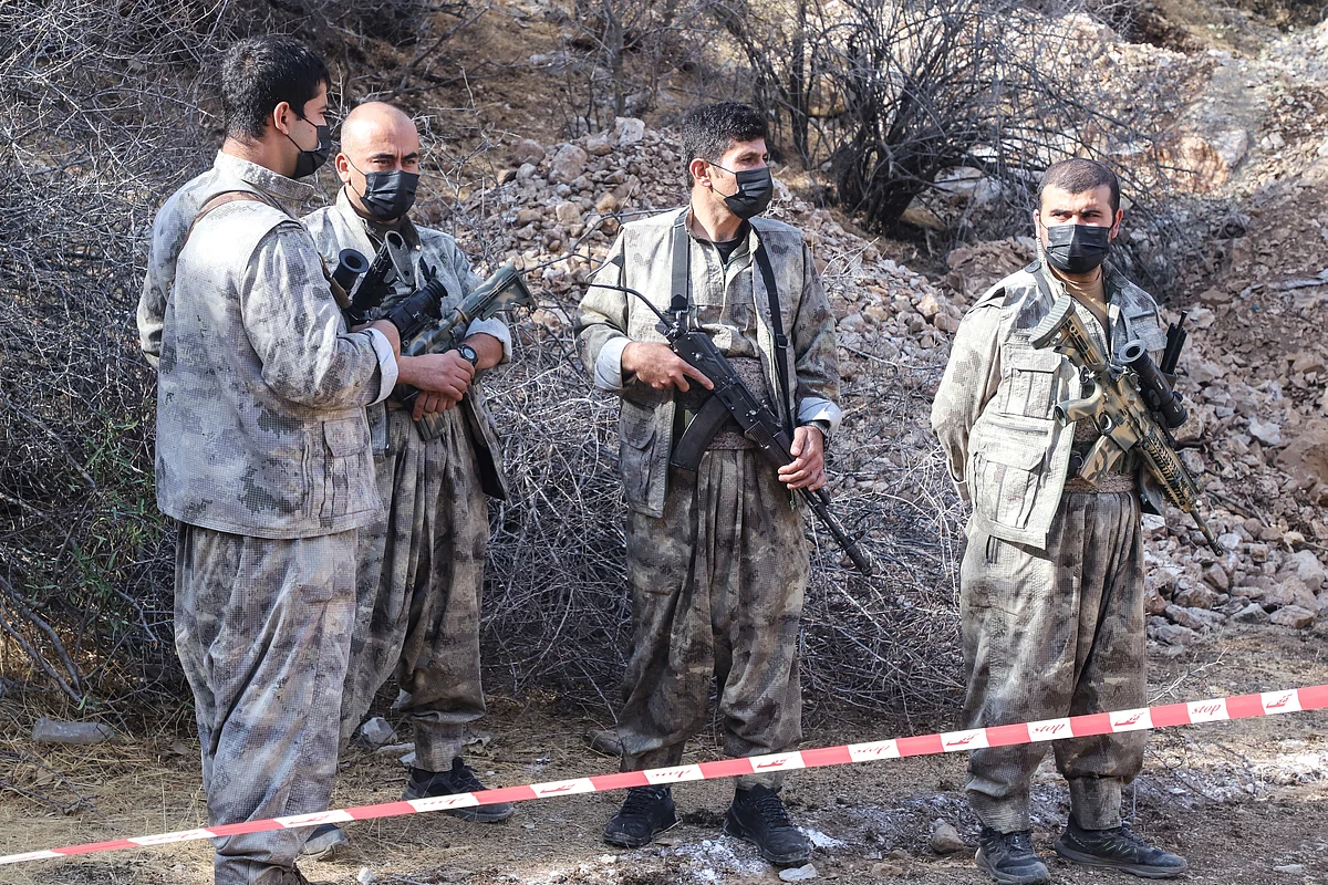Kürt Pkk Militanları Silahsızlanma Kapsamında Türkiye'den Çekiliyor