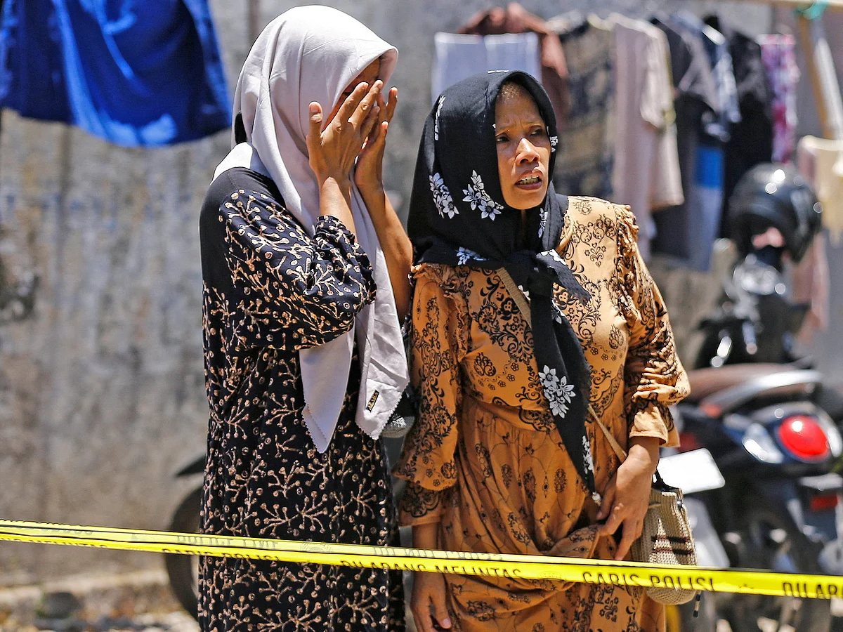 Kurtarma Ekipleri Mahsur Kalan Endonezyalı Öğrencileri Ararken Ölü Sayısı 13'e Yükseldi