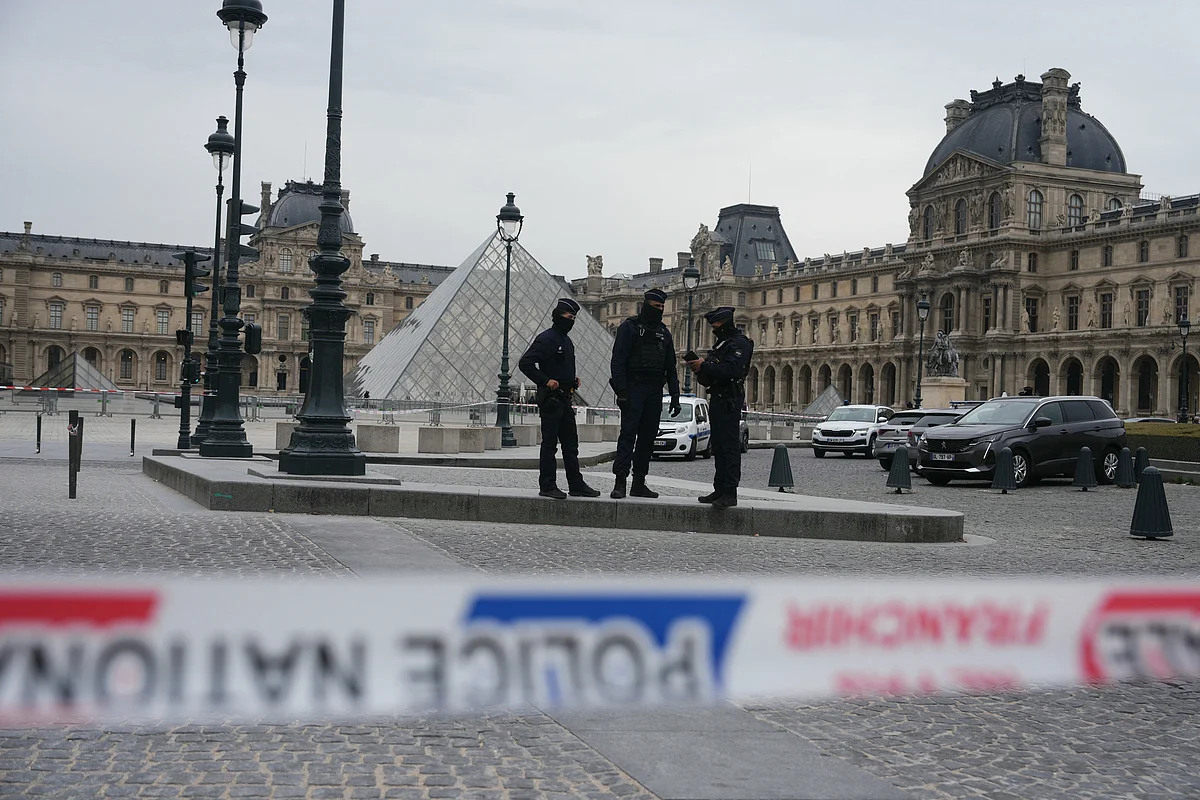 Louvre Şefi, Cctv Boşluklarının Mücevher Soygununu Etkinleştirdiğini Söyledi