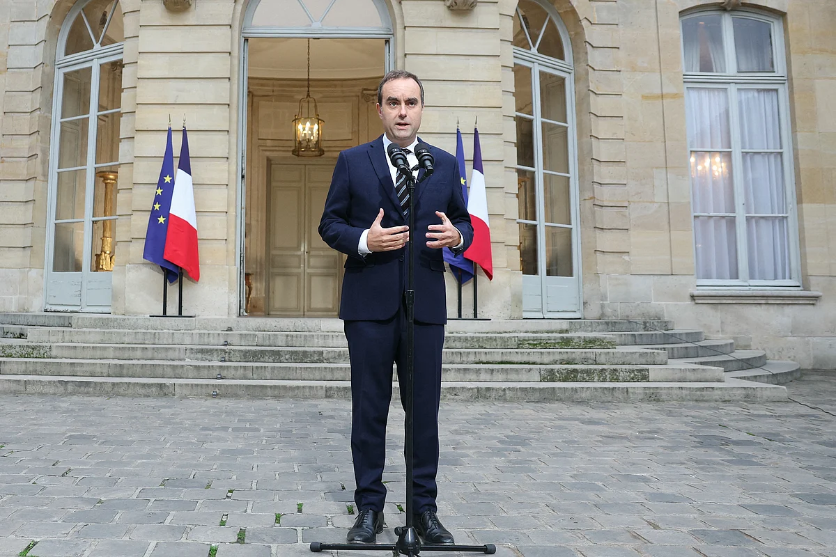 Macron'a Yeni Darbe: Fransa'nın Yeni Başbakanı Kabinenin Açıklanmasından Saatler Sonra İstifa Etti