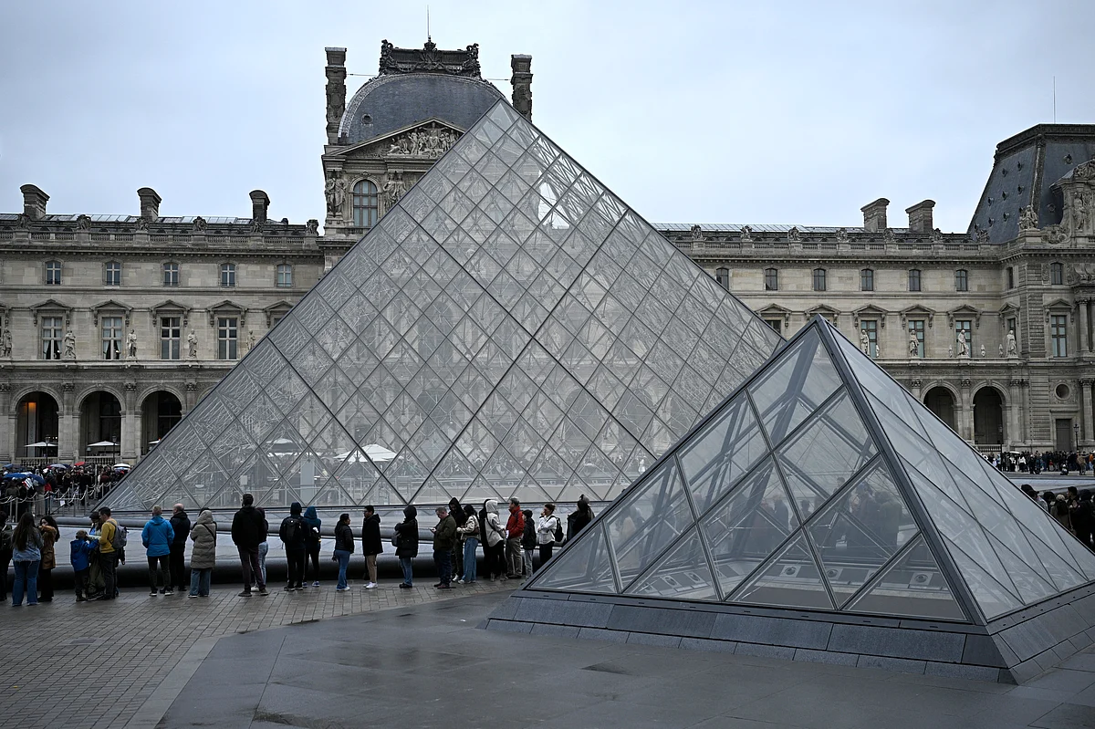 Mücevher Soygunundan Sonra Louvre ilk Kez Yeniden Açıldı, Apollo Galerisi Kapalı Kaldı