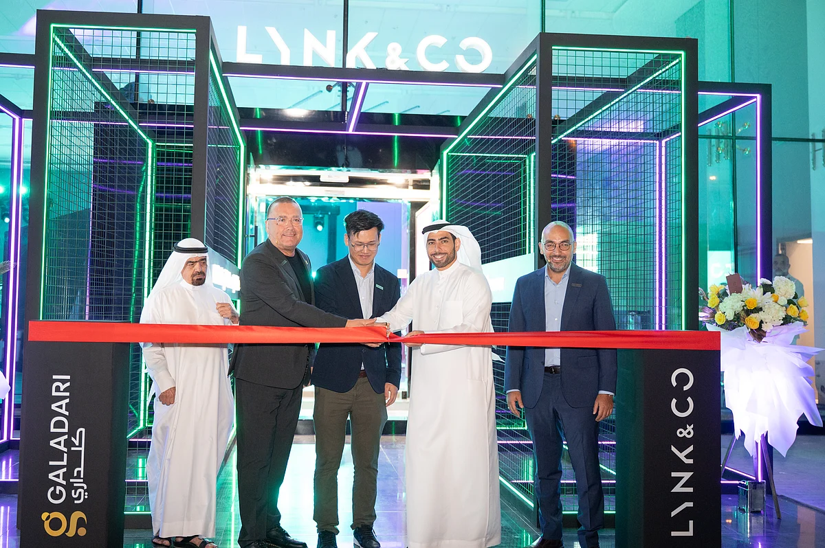 Otomobillerin Couture İle Buluştuğu Yer: Lynk &amp; Co, Sharjah'daki İlk Çıkışıyla Showroom Deneyimini Yeniden Tanımlıyor