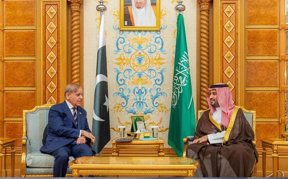 Pakistan Başbakanı ve Suudi Veliaht Prensi Riyad'da Buluştu, Elektrik Ara Bağlantı Projesini Görüştü