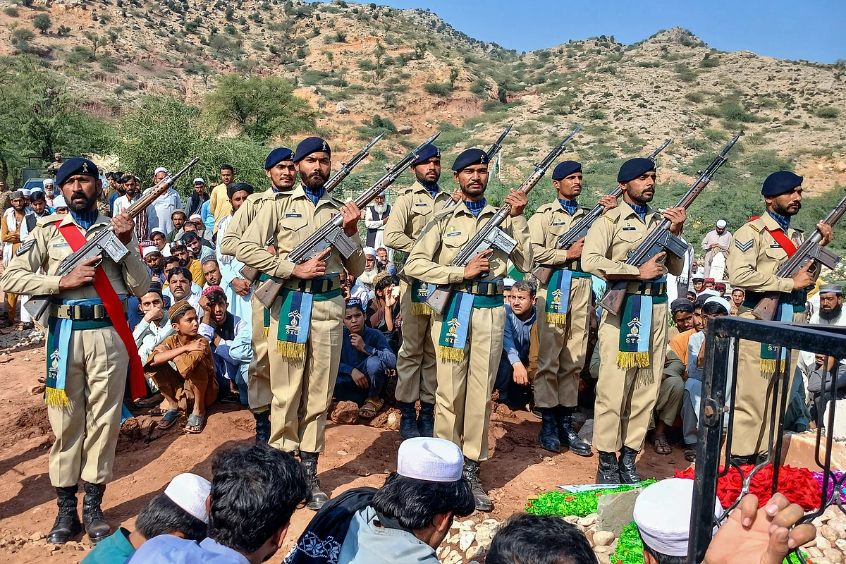 Pakistan, Kabil'in Ateşkesin Devam Etmesi için Militanları Dizginlemesi Gerektiğini Söyledi