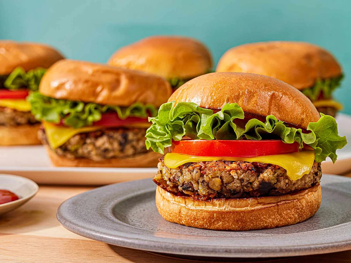 'Sebzeli Burgerler' Avrupa Parlamentosu'nda Izgarayla Karşı Karşıya