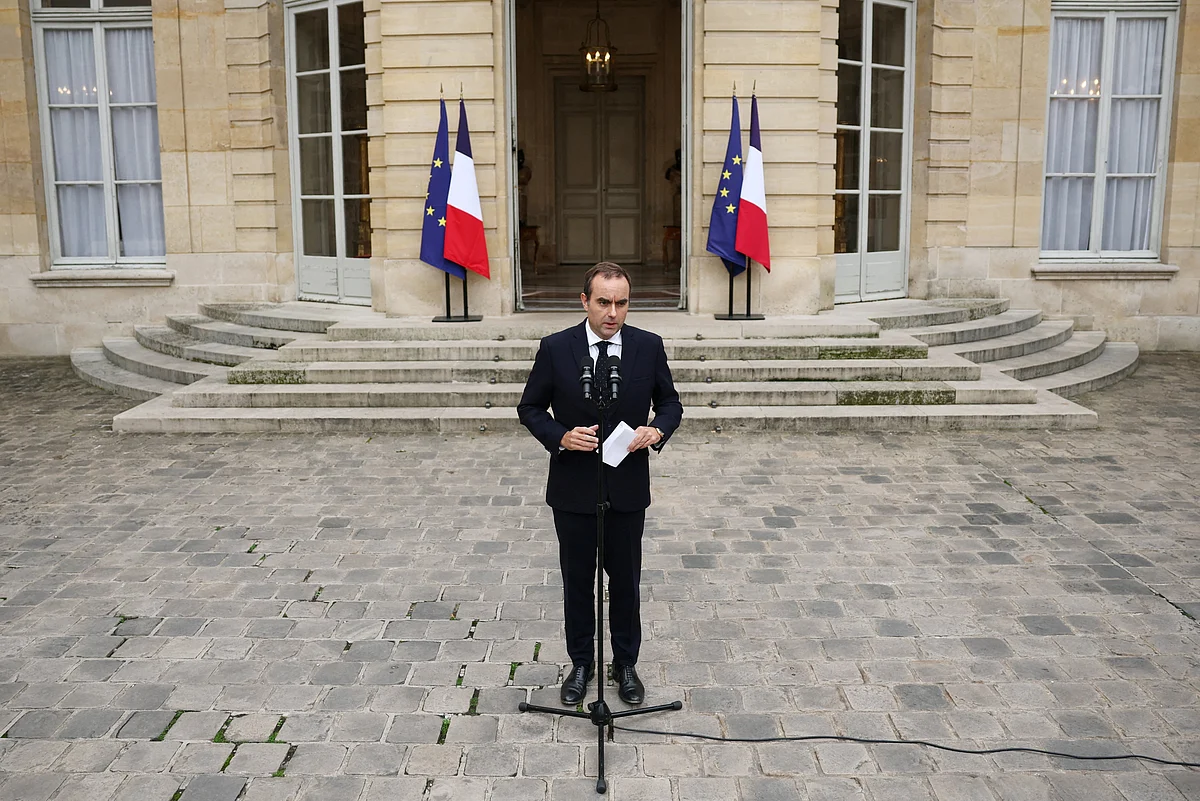 Seçim, Macron'a Siyasi Krizi Sona Erdirmesi İçin Yığın Baskısı Çağrısında Bulundu