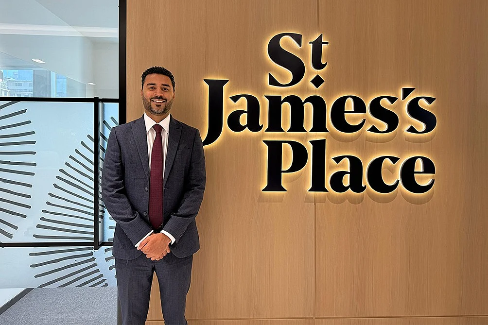 St. James'in Yeri Orta Doğu: İnsanların Finansal Geleceklerini Kontrol Etmelerine Yardımcı Olmak