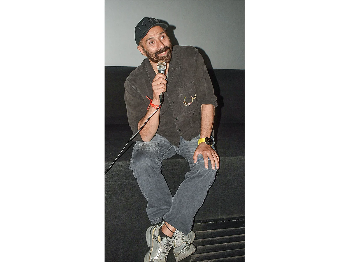 Sunny Deol, Setten Atıştırmalık Videosuyla Kalpleri Kazandı