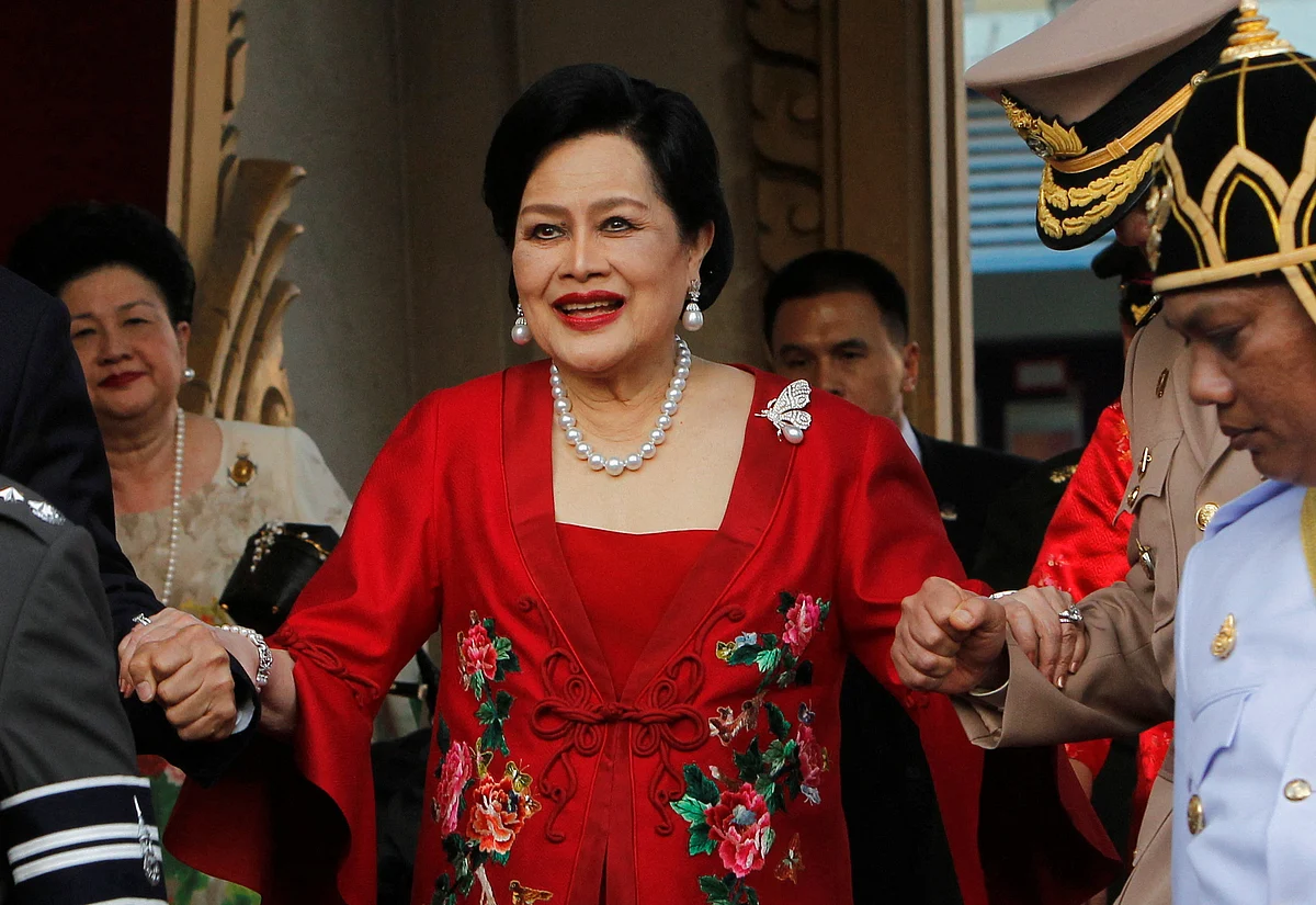 Tayland'ın Kraliçe Annesi Sirikit, Etkili Stil İkonu, 93 yaşında Öldü