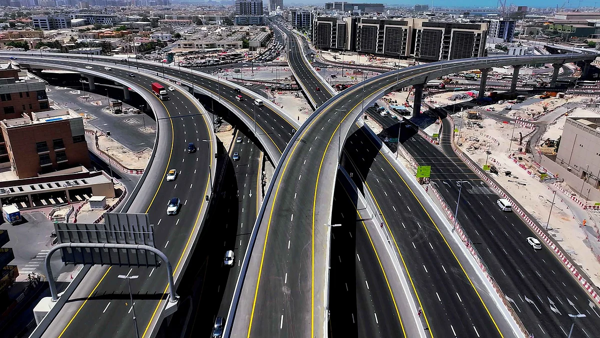 Trafik Çalışması, Dubai'deki Sürücülerin 14 Dakikadan Daha Kısa Sürede 10 km Yol Kat Ettiğini Söylüyor