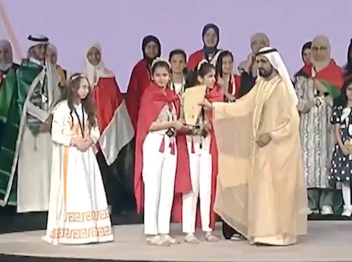 Video: 12 Yaşındaki Tunuslu ikizler Arap Okuma Yarışmasını Kazandı; Şeyh Muhammed Tarafından Onurlandırıldı
