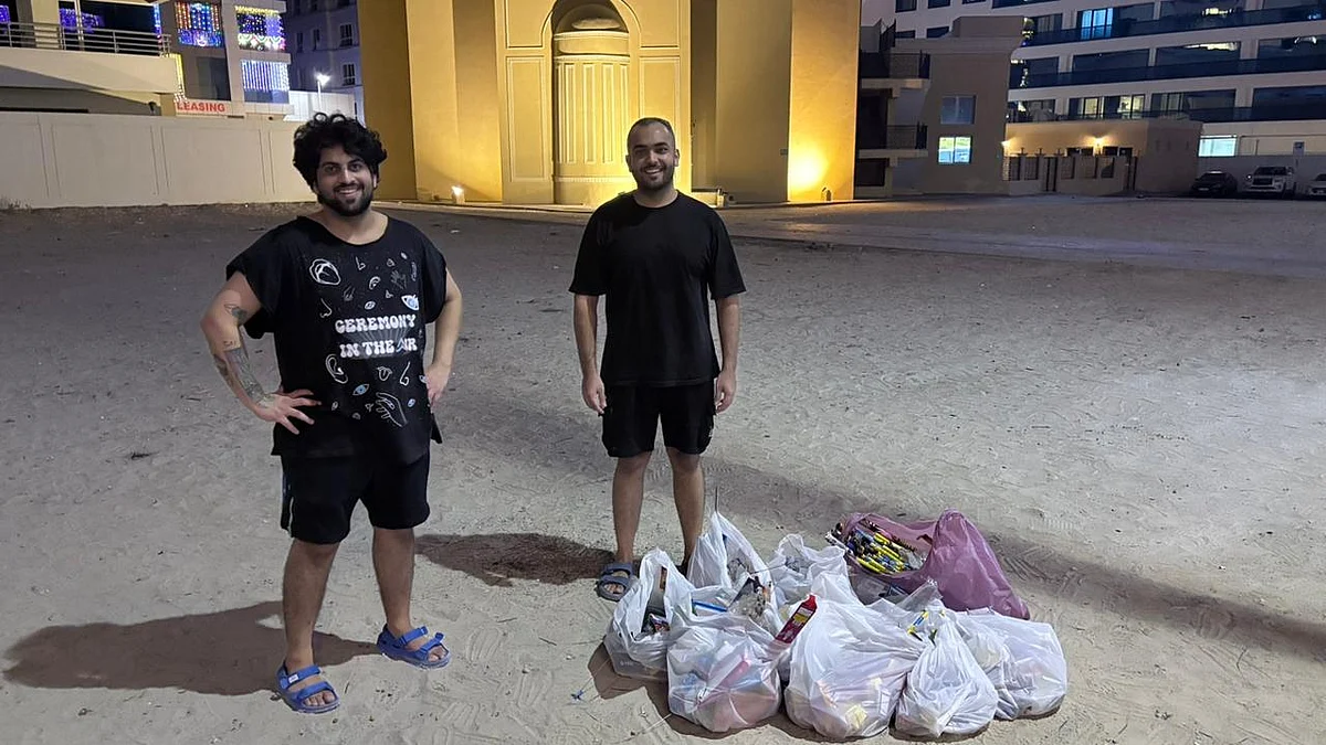Video: Diwali Havai Fişeklerinden Sonra, Dubai'de Yaşayan 3 Kişi Al Mankhool'daki Sokakları Temizliyor