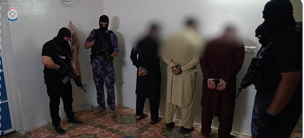 Video: Umman Polisi Uluslararası Uyuşturucu Çetesinin 5 Üyesini Büyük Baskında Tutukladı