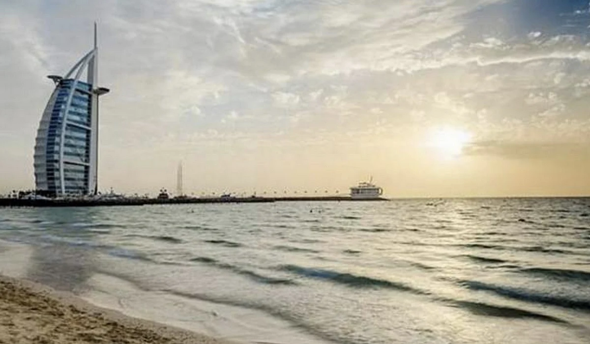 Yarın BAE Hava Durumu: Önümüzdeki Nemli Gece; Abu Dabi, Dubai'de Sıcaklık 33 ° C'ye Ulaşacak