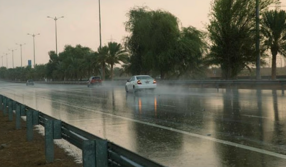 Yarın BAE Hava Durumu: Yağmur Olasılığı; Abu Dabi Sıcaklığı 24ºc'ye Düşecek