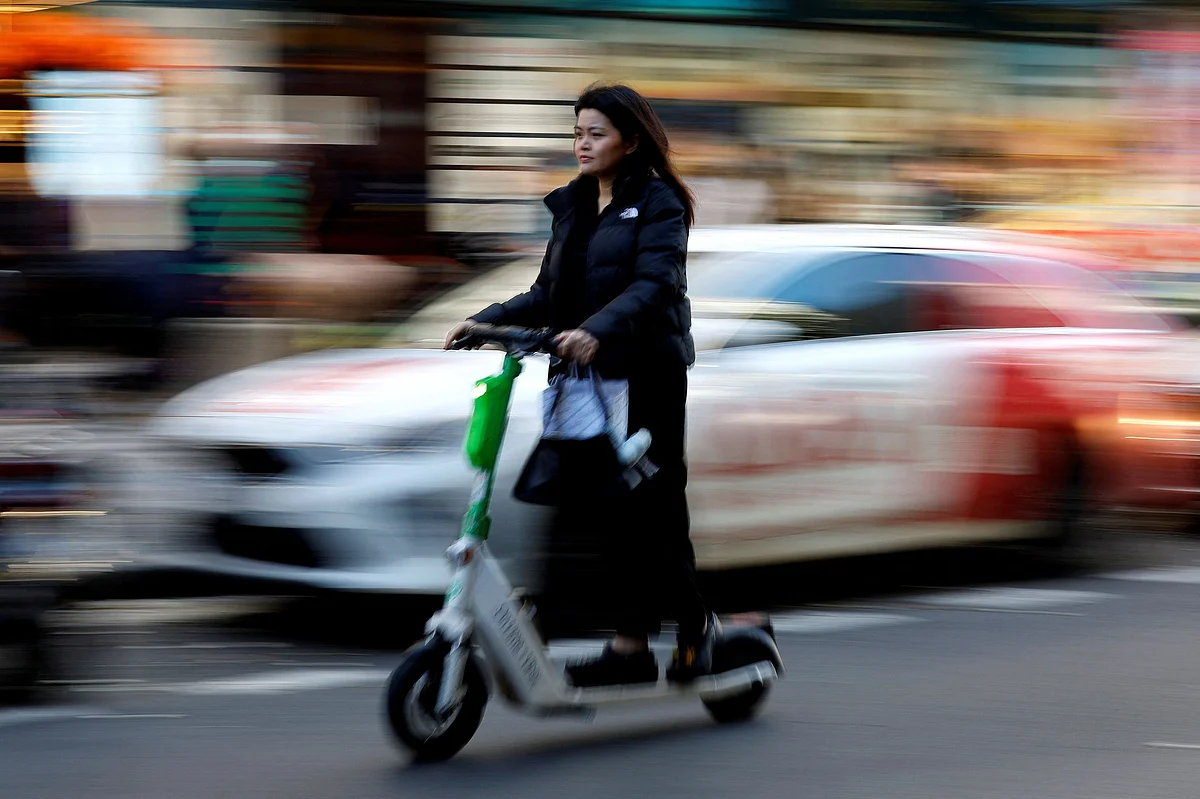 Abu Dabi Sakinleri 50.000 Dh'ye Para Cezası Konusunda Uyardı; Dörtlü Bisikletlere, E-Scooterlara Baskı
