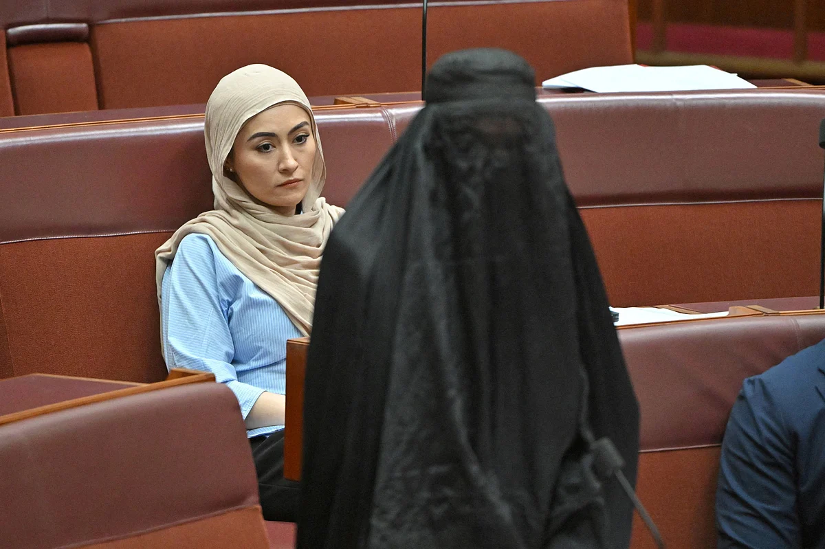 Avustralyalı Aşırı Sağ Senatör Parlamentoya Burka Takarak Öfkeye Yol Açtı