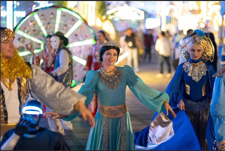 BAE Çeşmesi, Uluslararası Halk Gösterileri Şeyh Zayed Festivali'ne Ziyaretçi Çekiyor